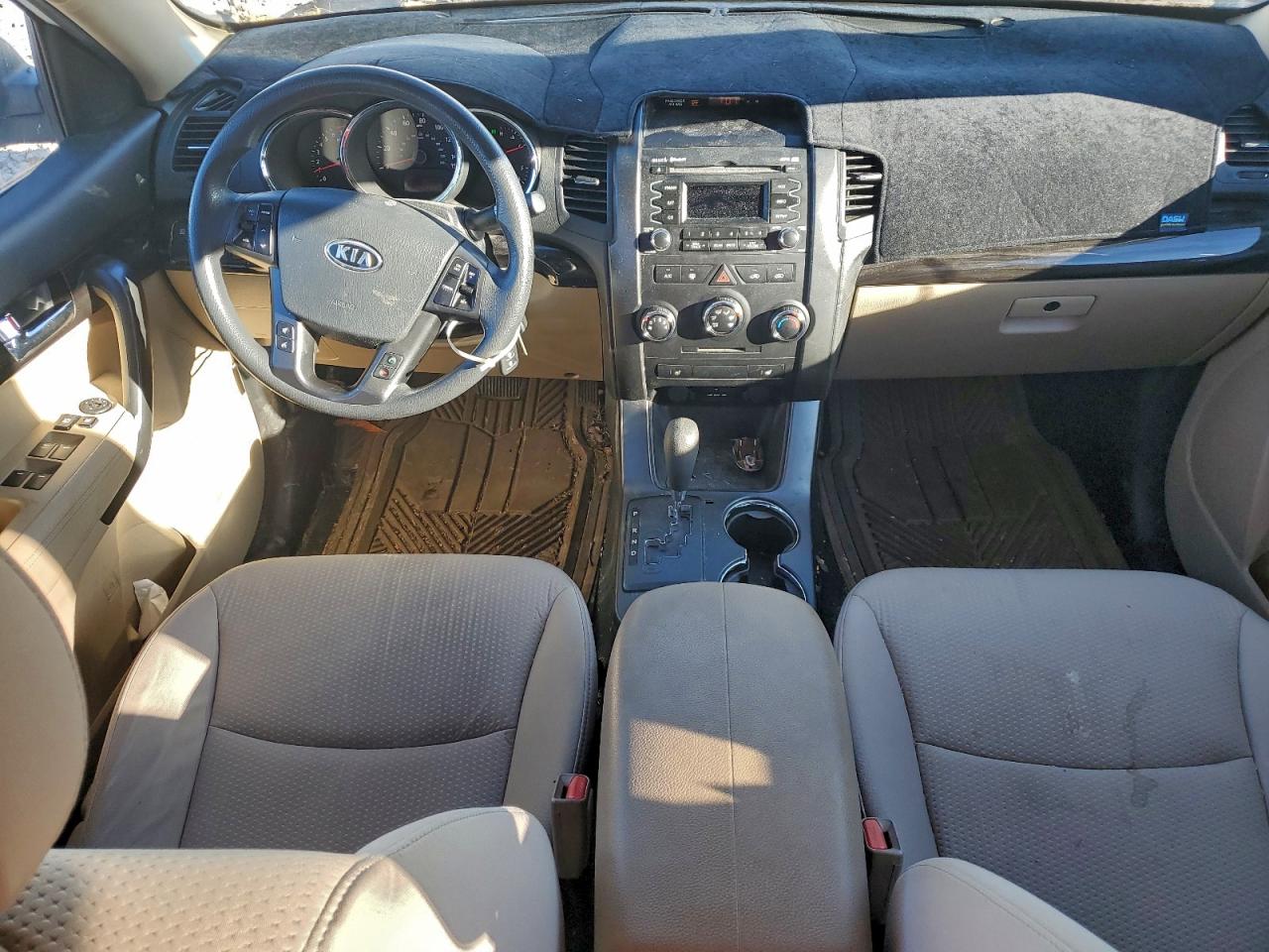 Kia Sorento Base Image 6