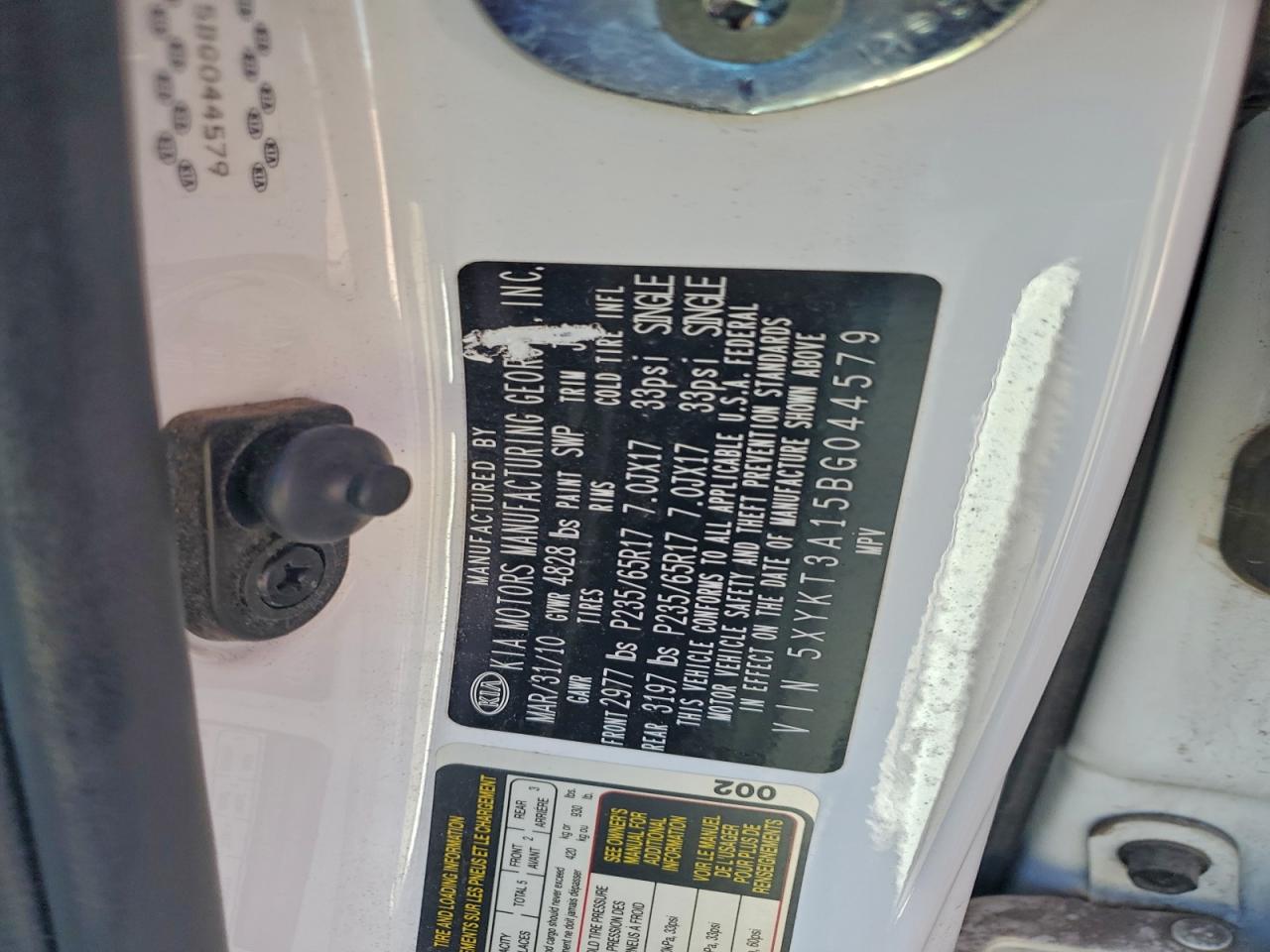 Kia Sorento Base Image 12