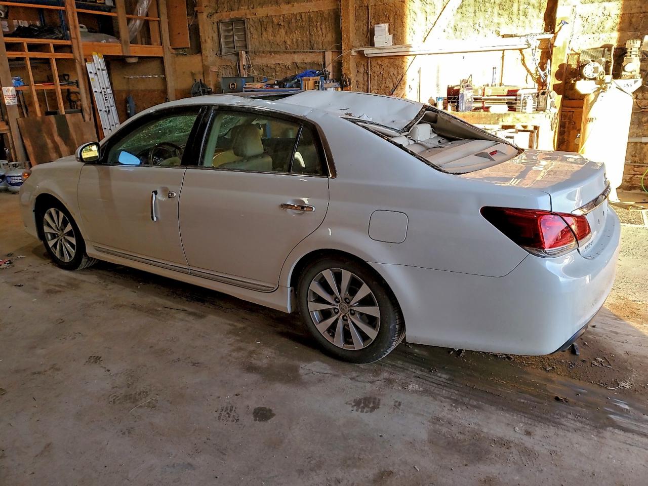 Toyota Avalon Base Image 11