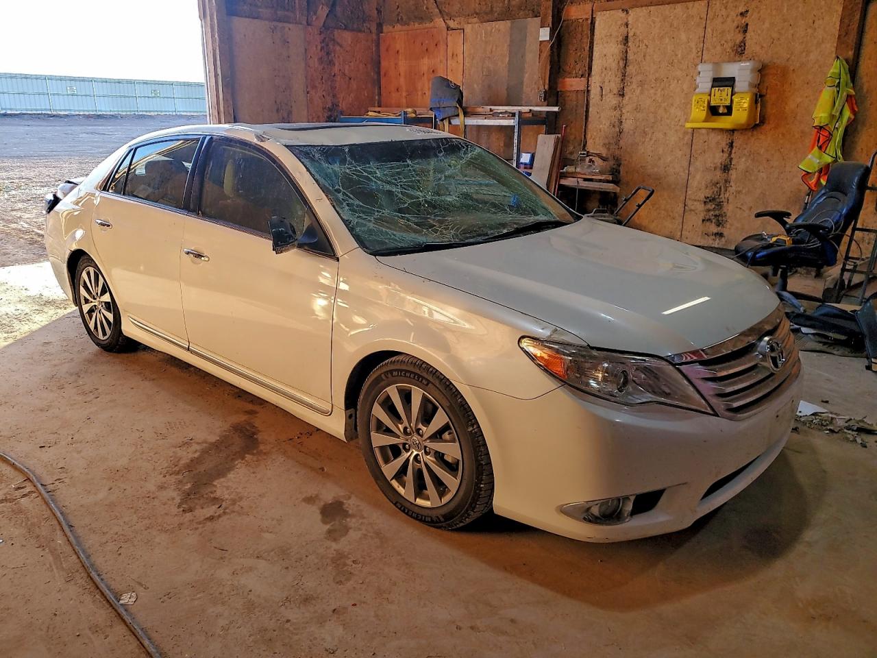 Toyota Avalon Base Image 8