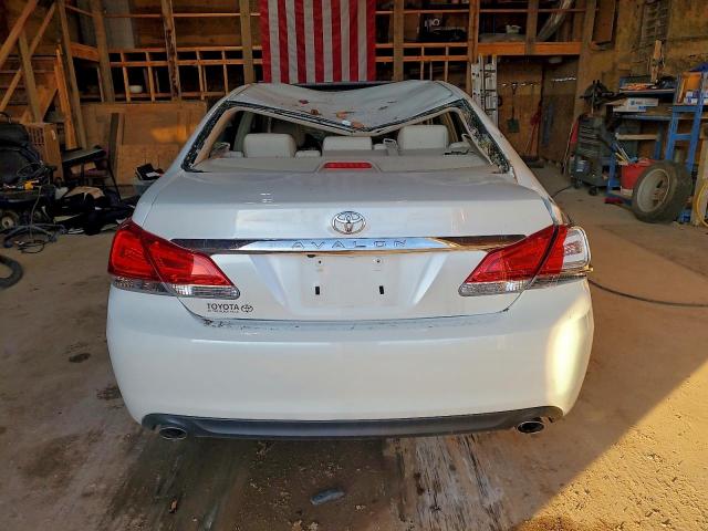 Toyota Avalon Base Image 3