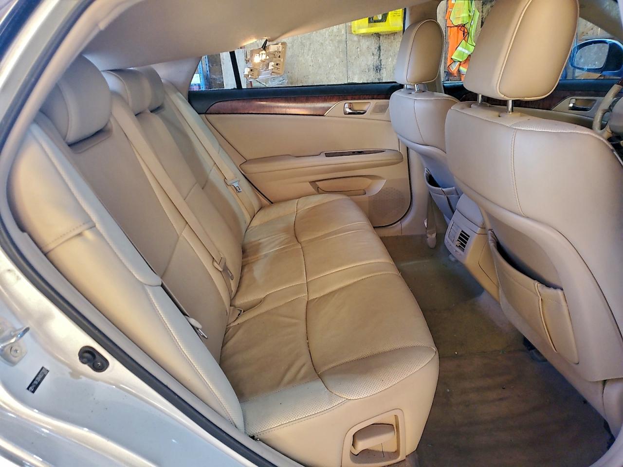 Toyota Avalon Base Image 10